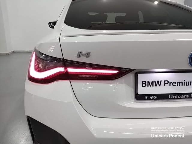 BMW i4 eDrive40 color Blanco. Año 2024. 250KW(340CV). Eléctrico. En concesionario Unicars Ponent de Lleida