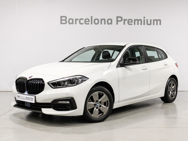 BMW Serie 1 116d color Blanco. Año 2022. 85KW(116CV). Diésel. En concesionario Barcelona Premium -- GRAN VIA de Barcelona
