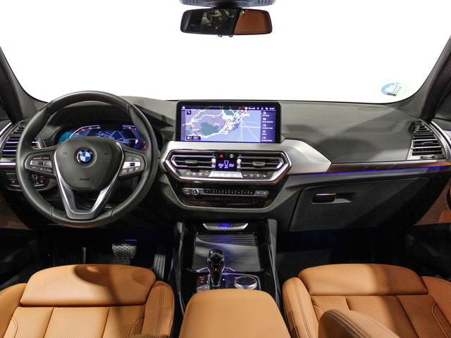 BMW X3 xDrive20d color Gris. Año 2023. 140KW(190CV). Diésel. En concesionario Barcelona Premium -- GRAN VIA de Barcelona