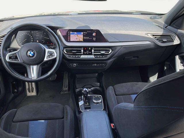 BMW Serie 1 116d color Negro. Año 2022. 85KW(116CV). Diésel. En concesionario Carteya Motor | Campo de Gibraltar de Cádiz