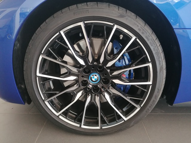 BMW i4 M50 color Azul. Año 2024. 400KW(544CV). Eléctrico. En concesionario Adler Motor S.L. TOLEDO de Toledo