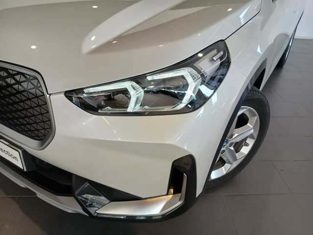 BMW iX1 eDrive20 color Blanco. Año 2024. 150KW(204CV). Eléctrico. En concesionario Adler Motor S.L. TOLEDO de Toledo