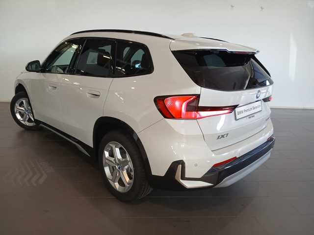 BMW iX1 eDrive20 color Blanco. Año 2024. 150KW(204CV). Eléctrico. En concesionario Adler Motor S.L. TOLEDO de Toledo