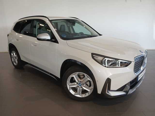 BMW iX1 eDrive20 color Blanco. Año 2024. 150KW(204CV). Eléctrico. En concesionario Adler Motor S.L. TOLEDO de Toledo