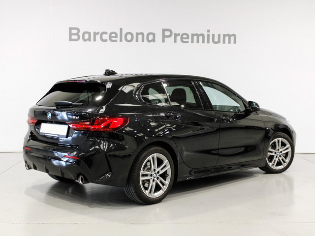 BMW Serie 1 118d color Negro. Año 2023. 110KW(150CV). Diésel. En concesionario Barcelona Premium -- GRAN VIA de Barcelona