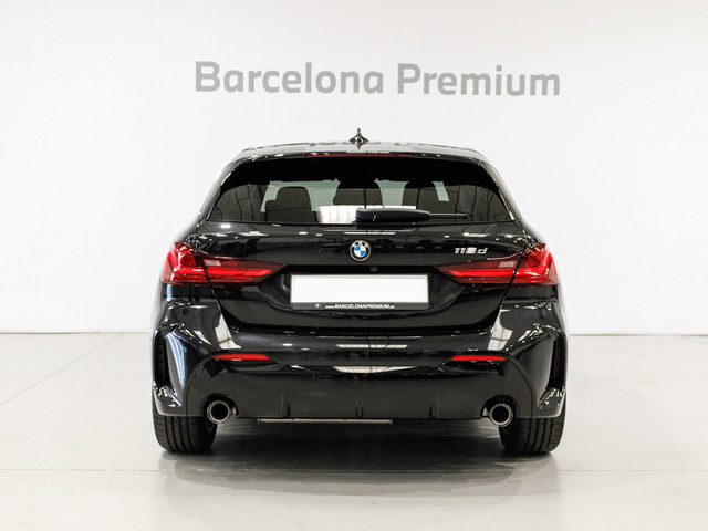 BMW Serie 1 118d color Negro. Año 2023. 110KW(150CV). Diésel. En concesionario Barcelona Premium -- GRAN VIA de Barcelona