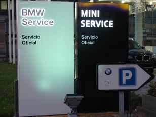 Fotos de BMW X1 sDrive18d color Negro. Año 2020. 110KW(150CV). Diésel. En concesionario Lurauto Bizkaia de Vizcaya