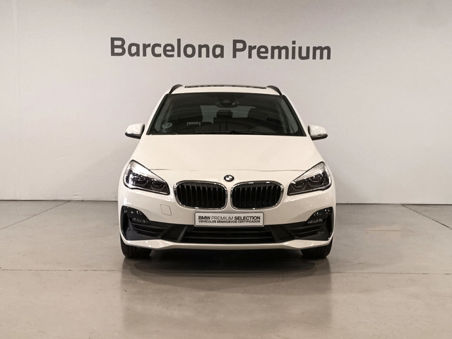 BMW Serie 2 218d Gran Tourer color Blanco. Año 2022. 110KW(150CV). Diésel. En concesionario Barcelona Premium -- GRAN VIA de Barcelona