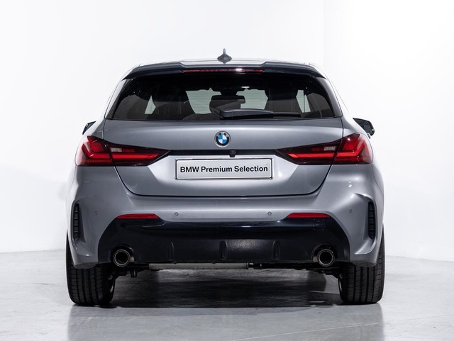 BMW Serie 1 118d color Gris. Año 2023. 110KW(150CV). Diésel. En concesionario Oliva Motor Girona de Girona