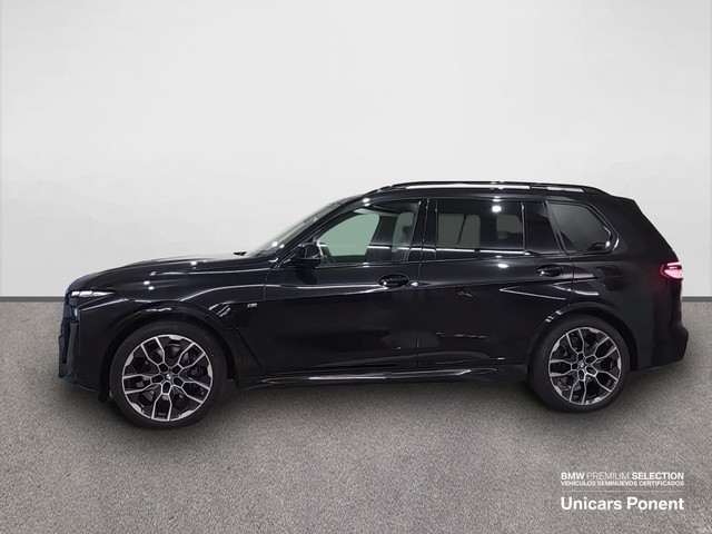 BMW X7 xDrive40d color Negro. Año 2024. 259KW(352CV). Diésel. En concesionario Unicars Ponent de Lleida