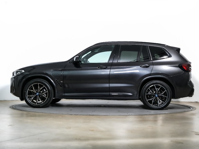 BMW X3 xDrive30e color Gris. Año 2023. 215KW(292CV). Híbrido Electro/Gasolina. En concesionario Oliva Motor Tarragona de Tarragona