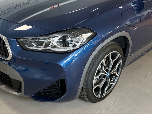 BMW X2 xDrive25e color Azul. Año 2024. 162KW(220CV). Híbrido Electro/Gasolina. En concesionario Triocar Avilés (Bmw y Mini) de Asturias