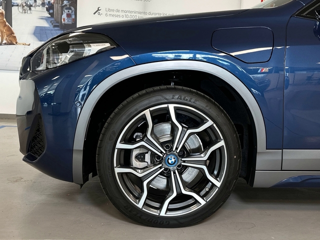 BMW X2 xDrive25e color Azul. Año 2024. 162KW(220CV). Híbrido Electro/Gasolina. En concesionario Triocar Avilés (Bmw y Mini) de Asturias
