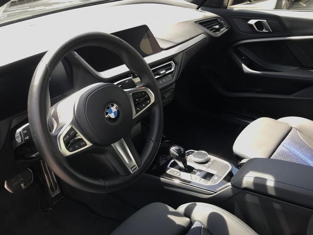 BMW Serie 2 218i Gran Coupe color Negro. Año 2023. 103KW(140CV). Gasolina. En concesionario Celtamotor Vigo  de Pontevedra