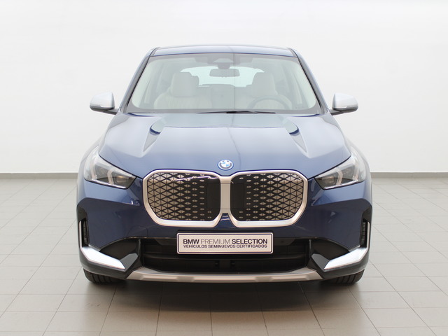 BMW iX1 eDrive20 color Azul. Año 2024. 150KW(204CV). Eléctrico. En concesionario Augusta Aragon S.A. de Zaragoza