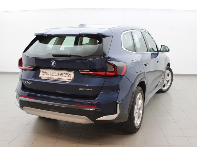 BMW iX1 eDrive20 color Azul. Año 2024. 150KW(204CV). Eléctrico. En concesionario Augusta Aragon S.A. de Zaragoza