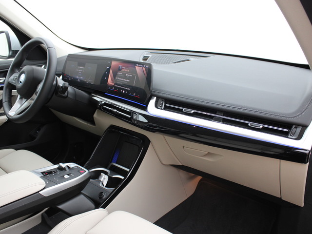 BMW iX1 eDrive20 color Azul. Año 2024. 150KW(204CV). Eléctrico. En concesionario Augusta Aragon S.A. de Zaragoza