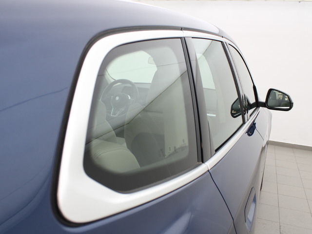 BMW iX1 eDrive20 color Azul. Año 2024. 150KW(204CV). Eléctrico. En concesionario Augusta Aragon S.A. de Zaragoza