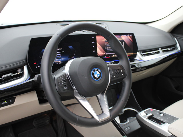 BMW iX1 eDrive20 color Azul. Año 2024. 150KW(204CV). Eléctrico. En concesionario Augusta Aragon S.A. de Zaragoza