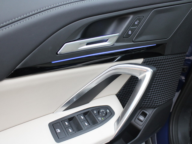 BMW iX1 eDrive20 color Azul. Año 2024. 150KW(204CV). Eléctrico. En concesionario Augusta Aragon S.A. de Zaragoza