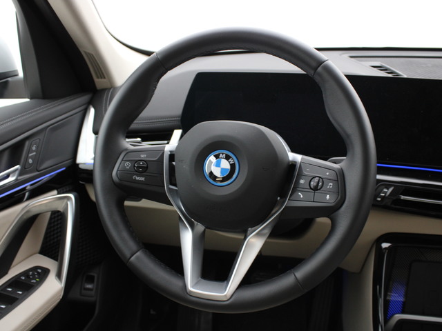 BMW iX1 eDrive20 color Azul. Año 2024. 150KW(204CV). Eléctrico. En concesionario Augusta Aragon S.A. de Zaragoza