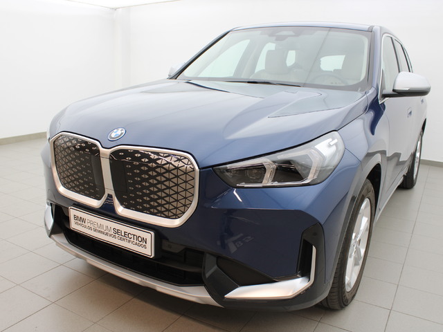BMW iX1 eDrive20 color Azul. Año 2024. 150KW(204CV). Eléctrico. En concesionario Augusta Aragon S.A. de Zaragoza