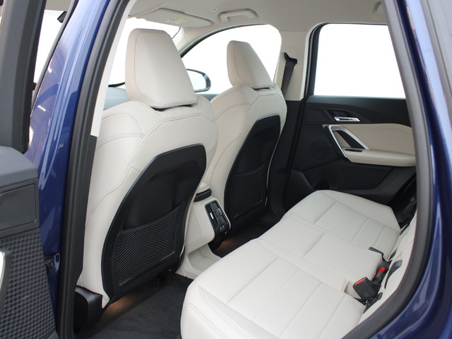 BMW iX1 eDrive20 color Azul. Año 2024. 150KW(204CV). Eléctrico. En concesionario Augusta Aragon S.A. de Zaragoza