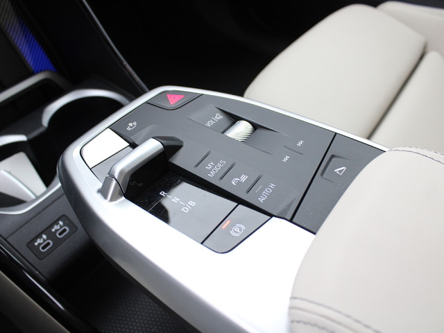 BMW iX1 eDrive20 color Azul. Año 2024. 150KW(204CV). Eléctrico. En concesionario Augusta Aragon S.A. de Zaragoza