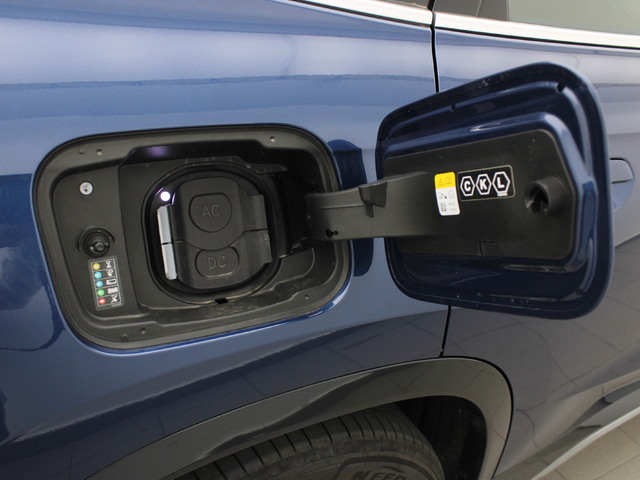 BMW iX1 eDrive20 color Azul. Año 2024. 150KW(204CV). Eléctrico. En concesionario Augusta Aragon S.A. de Zaragoza