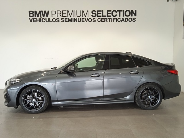 BMW Serie 2 218d Gran Coupe color Gris. Año 2021. 110KW(150CV). Diésel. En concesionario ALBAMOCION CIUDAD REAL  de Ciudad Real