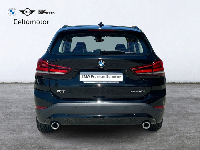 BMW X1 sDrive18d color Negro. Año 2020. 110KW(150CV). Diésel. En concesionario Celtamotor Caldas Reis de Pontevedra