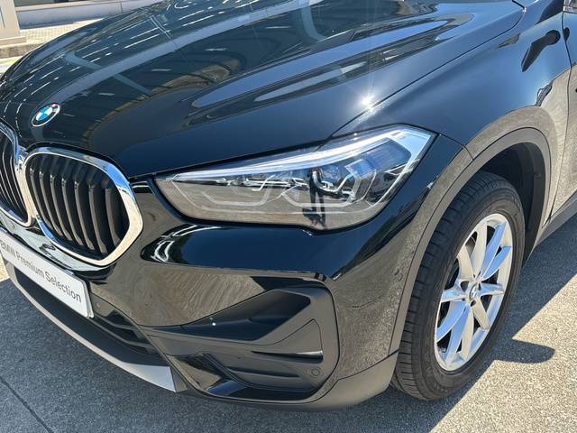 BMW X1 sDrive18d color Negro. Año 2020. 110KW(150CV). Diésel. En concesionario Celtamotor Caldas Reis de Pontevedra