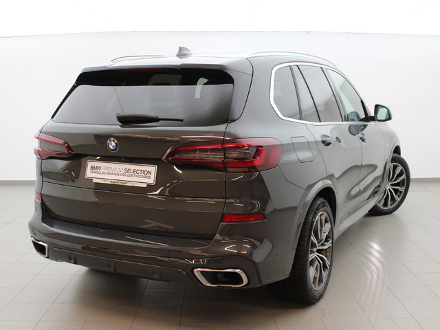 BMW X5 xDrive40d color Blanco. Año 2022. 250KW(340CV). Diésel. En concesionario Augusta Aragon S.A. de Zaragoza