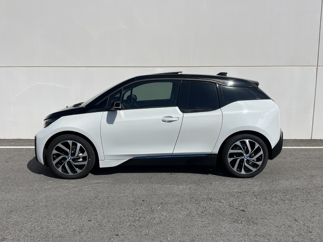 BMW i3 120Ah color Blanco. Año 2021. 125KW(170CV). Eléctrico. En concesionario Novomóvil Oleiros de Coruña