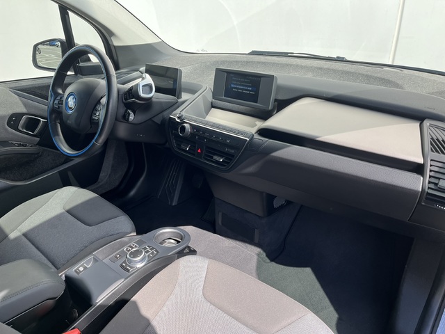 BMW i3 120Ah color Blanco. Año 2021. 125KW(170CV). Eléctrico. En concesionario Novomóvil Oleiros de Coruña