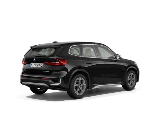 BMW X1 xDrive25e color Negro. Año 2023. 180KW(245CV). Híbrido Electro/Gasolina. En concesionario Movilnorte El Plantio de Madrid