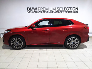 Fotos de BMW iX2 xDrive30 color Rojo. Año 2024. 230KW(313CV). Eléctrico. En concesionario Hispamovil, Torrevieja de Alicante