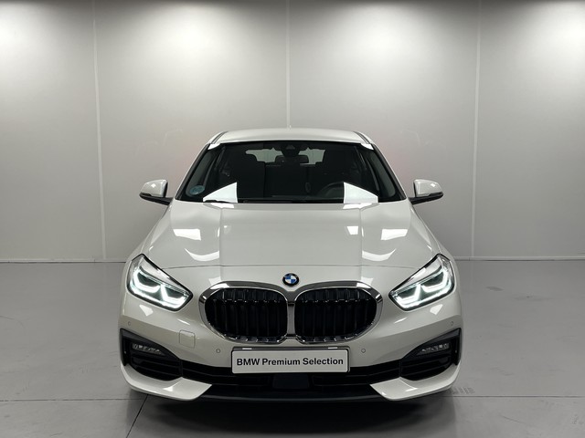 BMW Serie 1 118d color Blanco. Año 2021. 110KW(150CV). Diésel. En concesionario Maberauto de Castellón