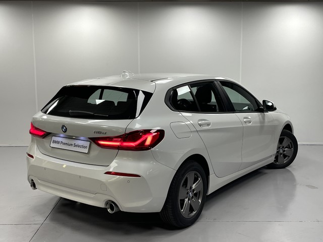 BMW Serie 1 118d color Blanco. Año 2021. 110KW(150CV). Diésel. En concesionario Maberauto de Castellón