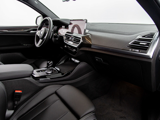 BMW X4 M40d color Negro. Año 2024. 250KW(340CV). Diésel. En concesionario Móvil Begar Alicante de Alicante