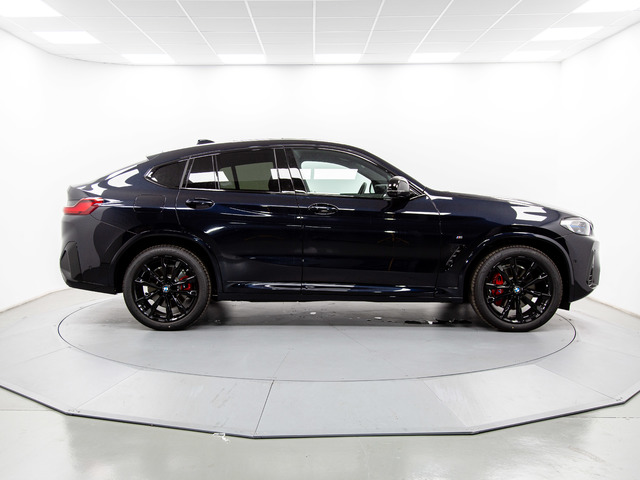 BMW X4 M40d color Negro. Año 2024. 250KW(340CV). Diésel. En concesionario Móvil Begar Alicante de Alicante