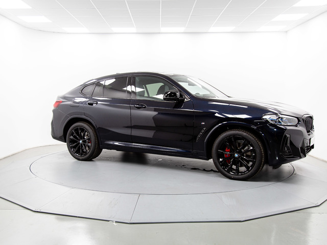 BMW X4 M40d color Negro. Año 2024. 250KW(340CV). Diésel. En concesionario Móvil Begar Alicante de Alicante