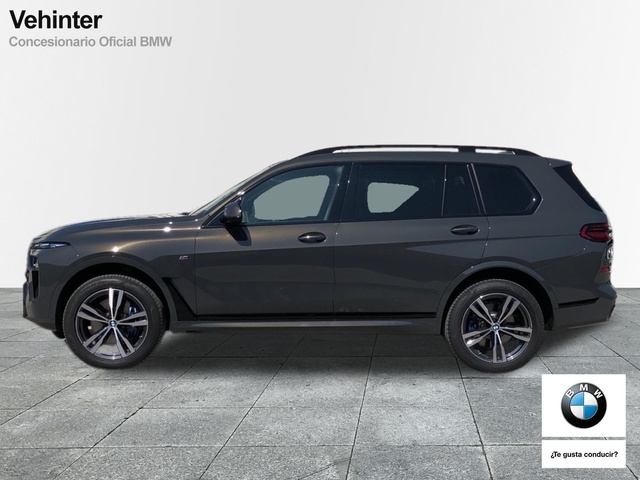 BMW X7 xDrive40d color Gris. Año 2024. 259KW(352CV). Diésel. En concesionario Vehinter Getafe de Madrid