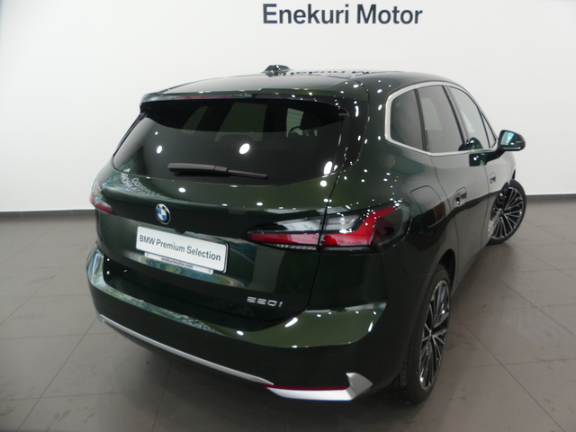 BMW Serie 2 220i Active Tourer color Verde. Año 2024. 125KW(170CV). Gasolina. En concesionario Enekuri Motor de Vizcaya