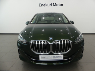 Fotos de BMW Serie 2 220i Active Tourer color Verde. Año 2024. 125KW(170CV). Gasolina. En concesionario Enekuri Motor de Vizcaya