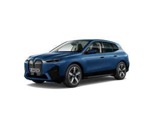 Fotos de BMW iX xDrive40 color Azul. Año 2023. 240KW(326CV). Eléctrico. En concesionario Movilnorte El Plantio de Madrid