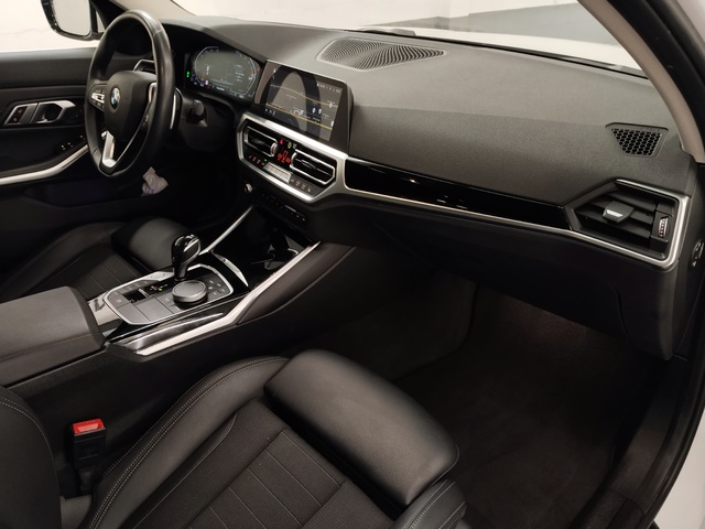BMW Serie 3 320d color Blanco. Año 2021. 140KW(190CV). Diésel. En concesionario Autoberón de La Rioja