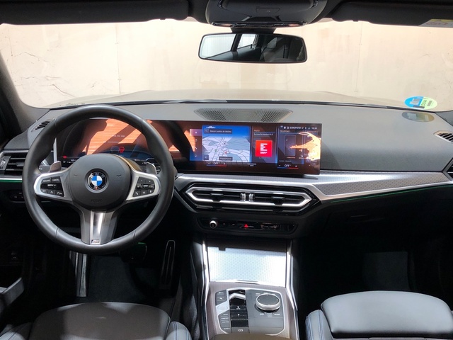 BMW Serie 3 318d Touring color Gris. Año 2024. 110KW(150CV). Diésel. En concesionario Movilnorte El Plantio de Madrid