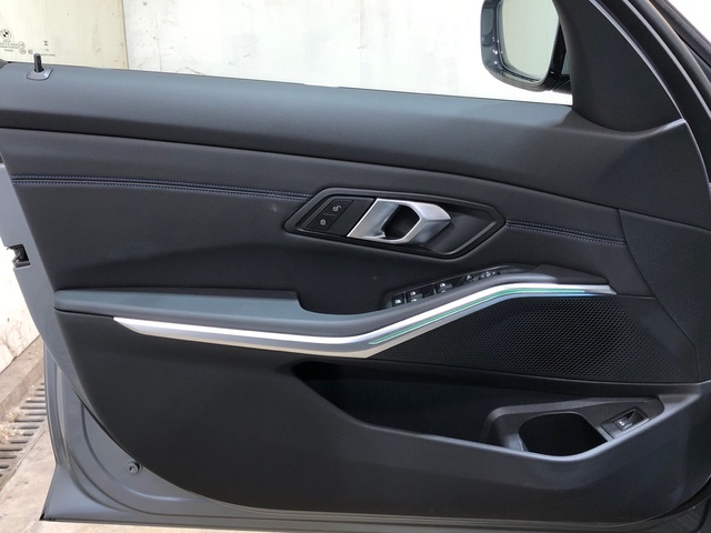 BMW Serie 3 318d Touring color Gris. Año 2024. 110KW(150CV). Diésel. En concesionario Movilnorte El Plantio de Madrid