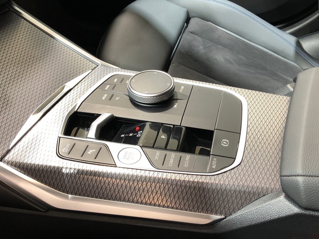 BMW Serie 3 318d Touring color Gris. Año 2024. 110KW(150CV). Diésel. En concesionario Movilnorte El Plantio de Madrid